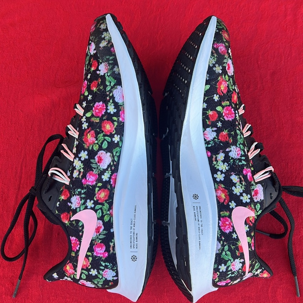 Nike Women's Floral Black Pink Running Sneakers - Picture 13 of 16
